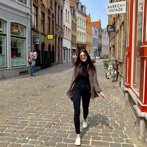 Meet your Posher, Casey